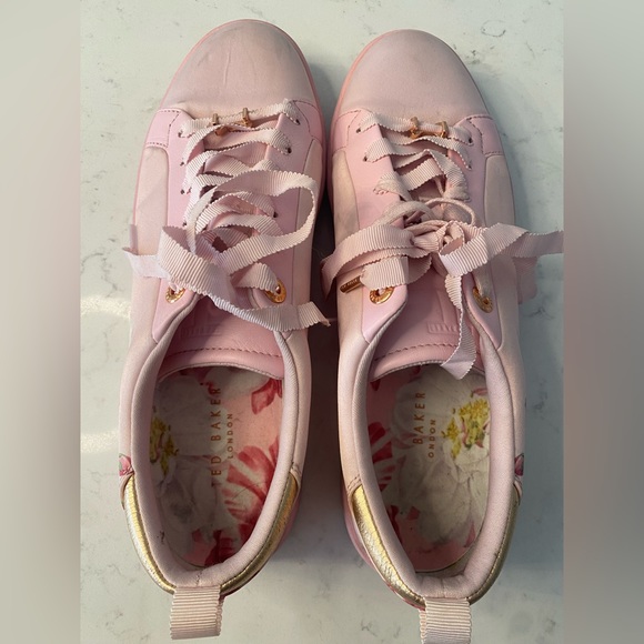 EUC Ted Baker Pink Florak Sneakers US 9 / EU 39 - Picture 4 of 6